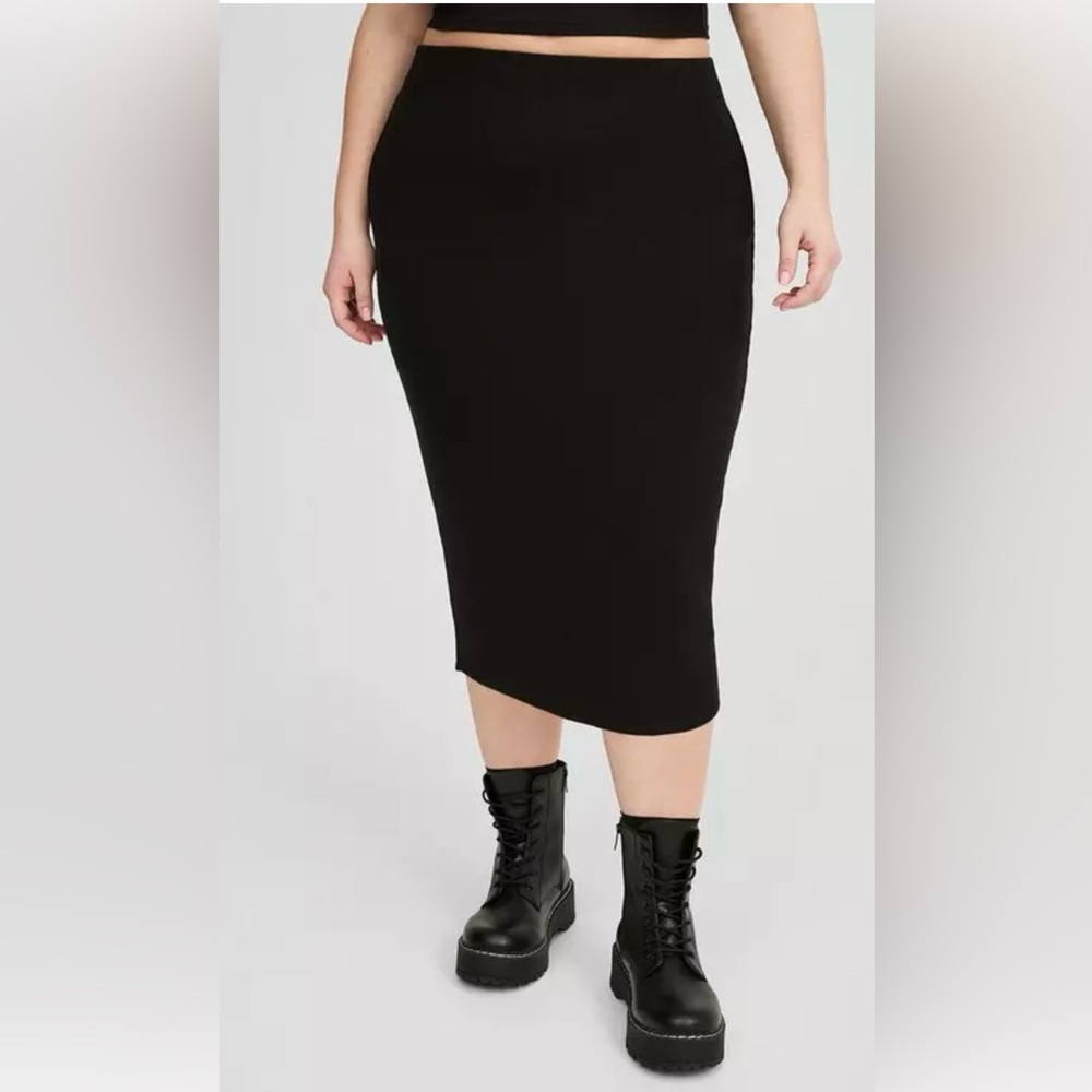 Torrid ribbed midi skirt size 3 in black